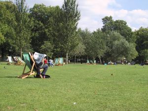 reading-in-the-park